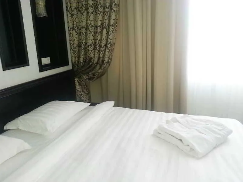 Royal Petrol Hotel Almaty 3*,