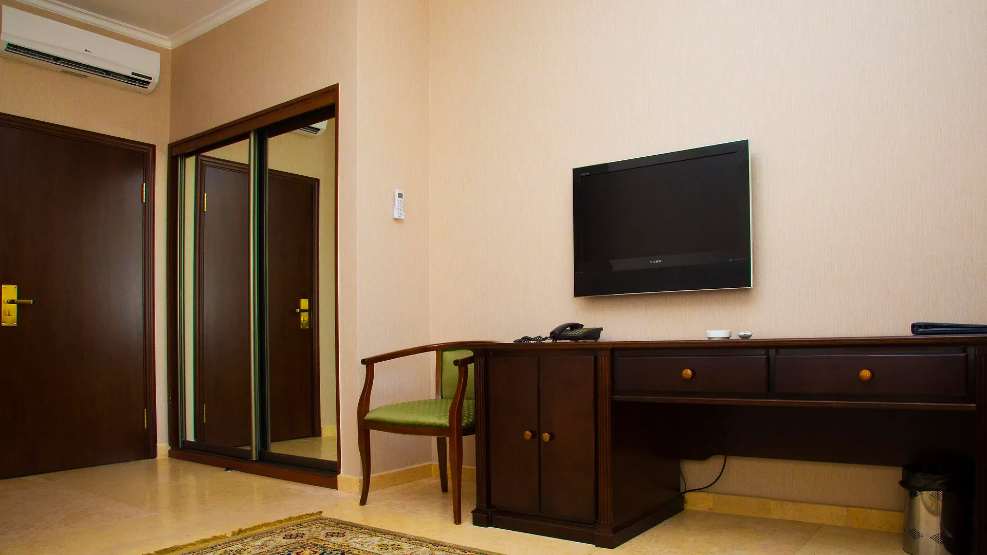 Royal Petrol Hotel Almaty 3*,